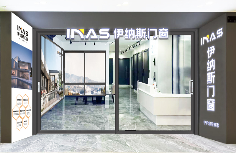 十周年之際，隆重推出“伊納斯”高定品牌